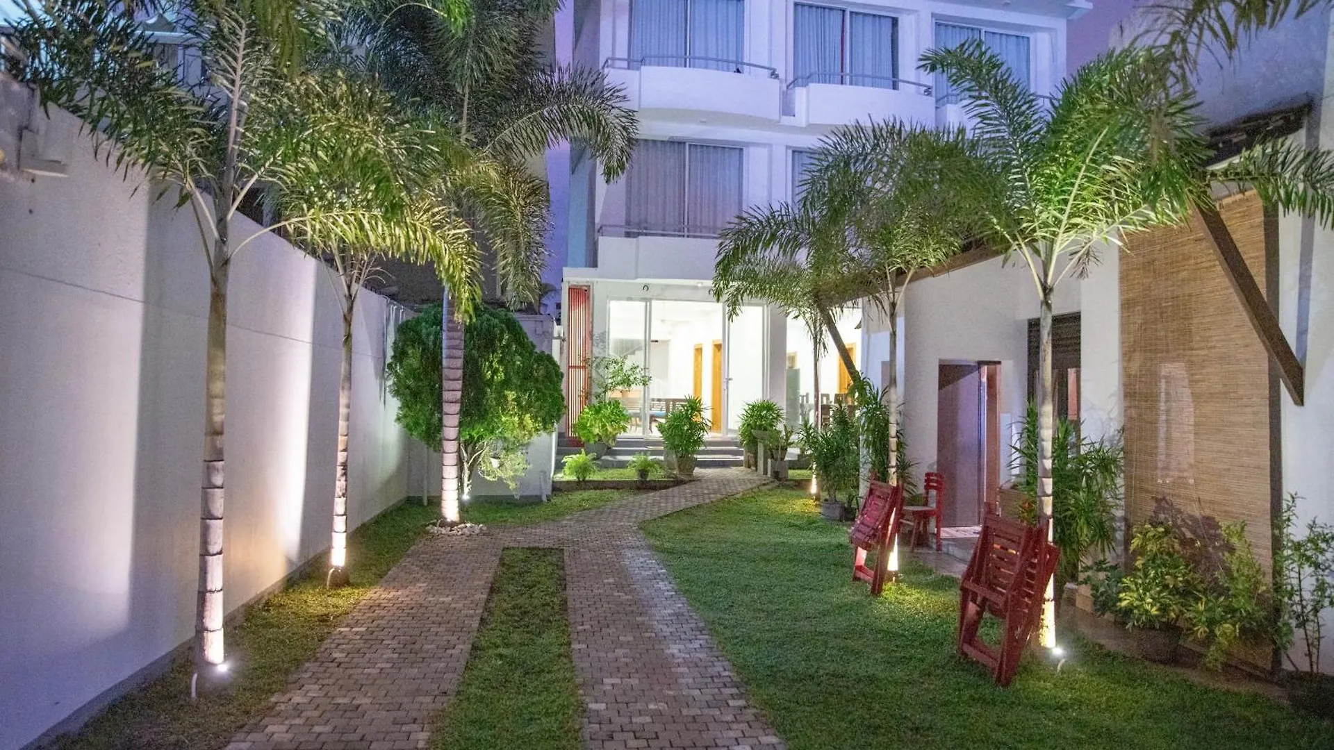 Marine Beach Hostel At Negombo Beach Near Airport Srí Lanka