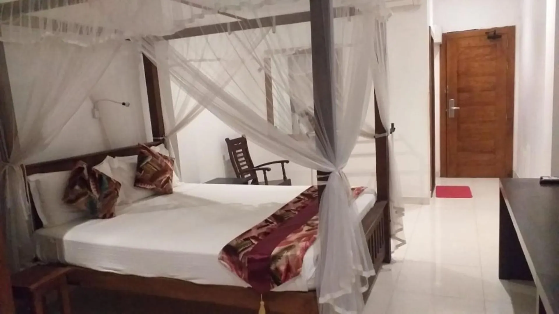 Marine Beach Hostel At Negombo Beach Near Airport
